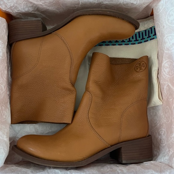 Tory Burch Siena Leather Booties in Light Tan-NWT - Picture 3 of 13